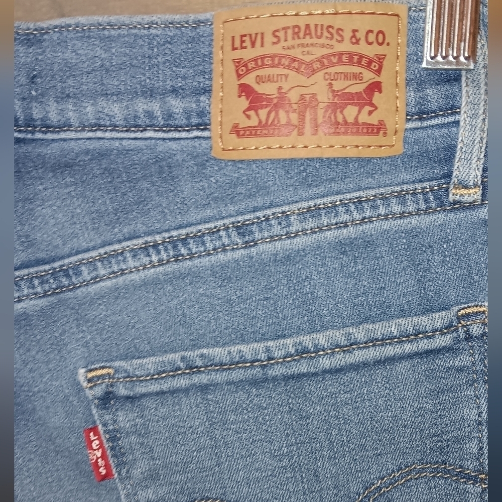 Levi's High Rise Straight Crop Jean 28 - Picture 6 of 8